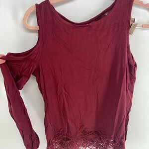 Measeor Women's Red Lace Cold Shoulder Long Sleeve Shirt NWT Small